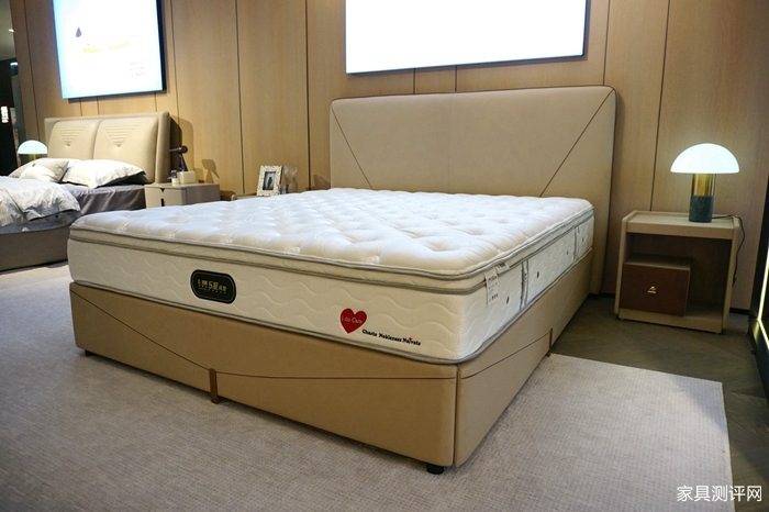 芝华仕5星软床测评:多面设计将高级质感带入小卧室 床垫软糯宜睡眠(型号:情书床架+玫瑰心语床垫)(图1) 1_副本.jpg