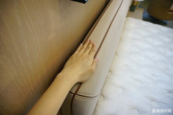芝华仕5星软床测评:多面设计将高级质感带入小卧室 床垫软糯宜睡眠(型号:情书床架+玫瑰心语床垫)(图6) 6_副本.jpg