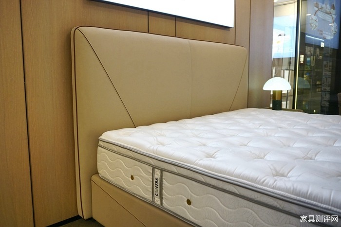 芝华仕5星软床测评:多面设计将高级质感带入小卧室 床垫软糯宜睡眠(型号:情书床架+玫瑰心语床垫)(图7) 7_副本.jpg