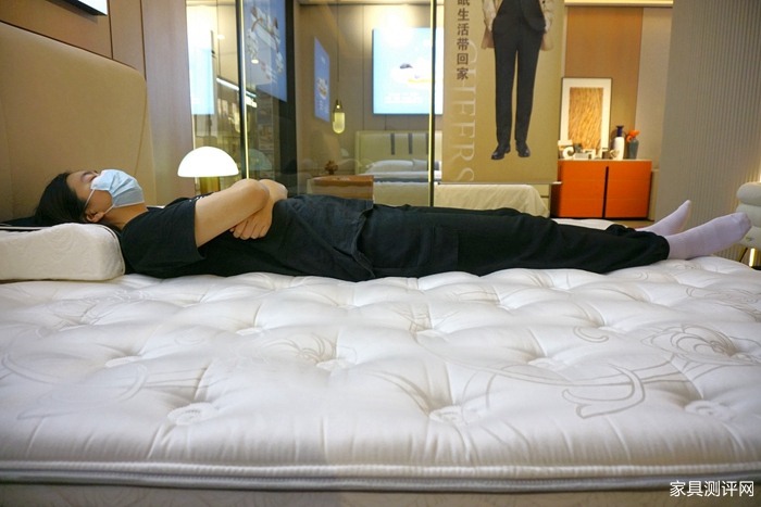 芝华仕5星软床测评:多面设计将高级质感带入小卧室 床垫软糯宜睡眠(型号:情书床架+玫瑰心语床垫)(图28) 28_副本.jpg