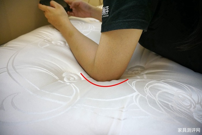 芝华仕5星软床测评:多面设计将高级质感带入小卧室 床垫软糯宜睡眠(型号:情书床架+玫瑰心语床垫)(图36) 36_副本.jpg