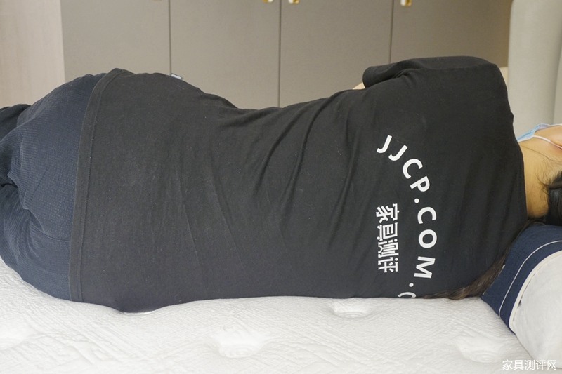 芝华仕5星床垫测评:“皇冠式”设计给足气场不撞款 护脊床垫也有趣味动感(型号:苏黎世电动套床)(图32) image056_副本.jpg