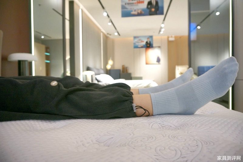 芝华仕5星软床测评:国风旗袍设计联手高级3D床垫 空间韵味和睡眠质感都有了(型号:荣耀享家床架+布兰卡床垫)(图29) image051_副本.jpg