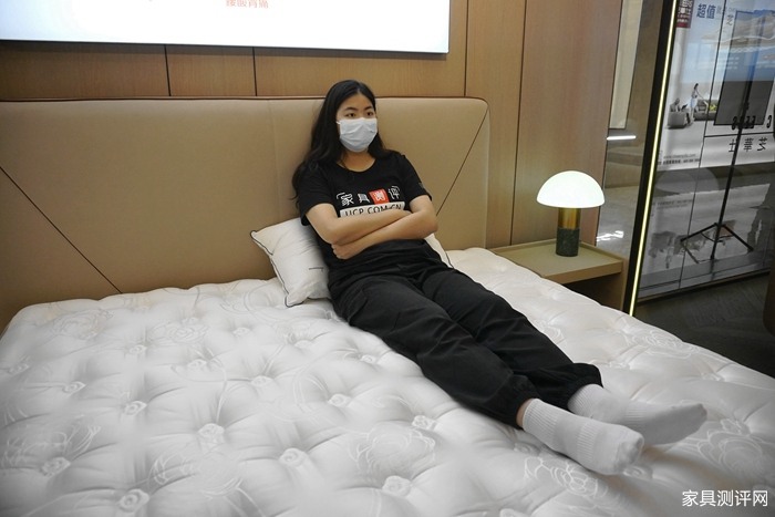 芝华仕5星软床测评:多面设计将高级质感带入小卧室 床垫软糯宜睡眠(型号:情书床架+玫瑰心语床垫)(图16) 16_副本.jpg