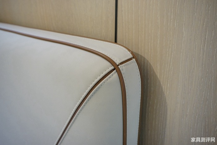 芝华仕5星软床测评:多面设计将高级质感带入小卧室 床垫软糯宜睡眠(型号:情书床架+玫瑰心语床垫)(图12) 12_副本.jpg