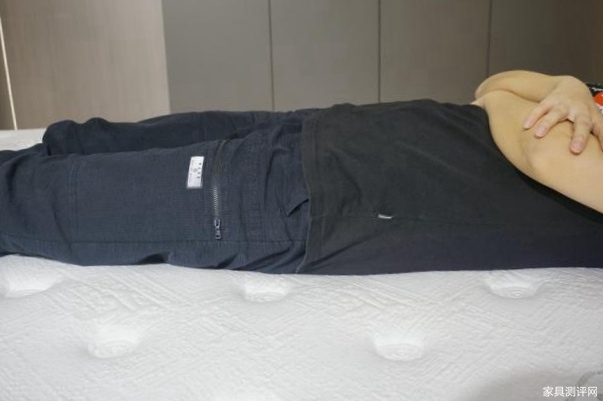 芝华仕5星床垫测评:“皇冠式”设计给足气场不撞款 护脊床垫也有趣味动感(型号:苏黎世电动套床)(图29) image050_副本.jpg