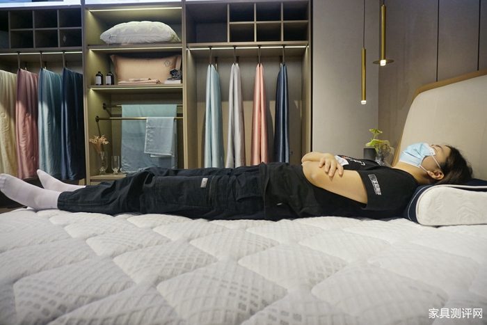 芝华仕5星软床测评:双床屏撞色设计 打造活力空间 床垫软糯宜睡眠(型号:芝初床架+芝初床垫)(图27) 27_副本.jpg