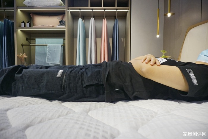 芝华仕5星软床测评:双床屏撞色设计 打造活力空间 床垫软糯宜睡眠(型号:芝初床架+芝初床垫)(图28) 28_副本.jpg