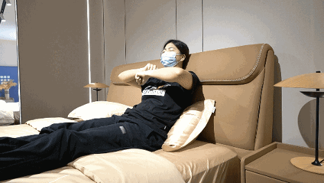 芝华仕5星软床测评:“手拿包”&“瑞士卷”造型有机结合 肤感面料和细节处理做足个性(型号:嘉美电动床架)(图17) image017.gif