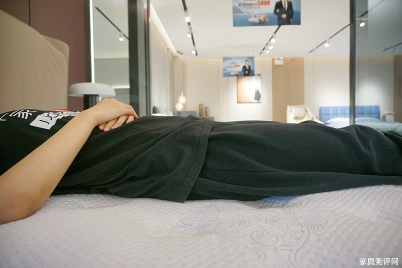 芝华仕5星软床测评:国风旗袍设计联手高级3D床垫 空间韵味和睡眠质感都有了(型号:荣耀享家床架+布兰卡床垫)(图28) image049_副本.jpg