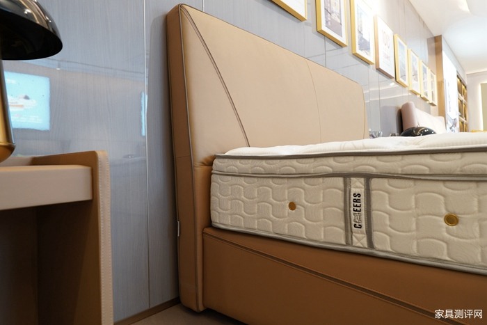 芝华仕5星床垫测评:极简美学设计 柔缓治愈睡感 让小家显高级有质感(型号:西奥多套床)(图8) 8_副本.jpg