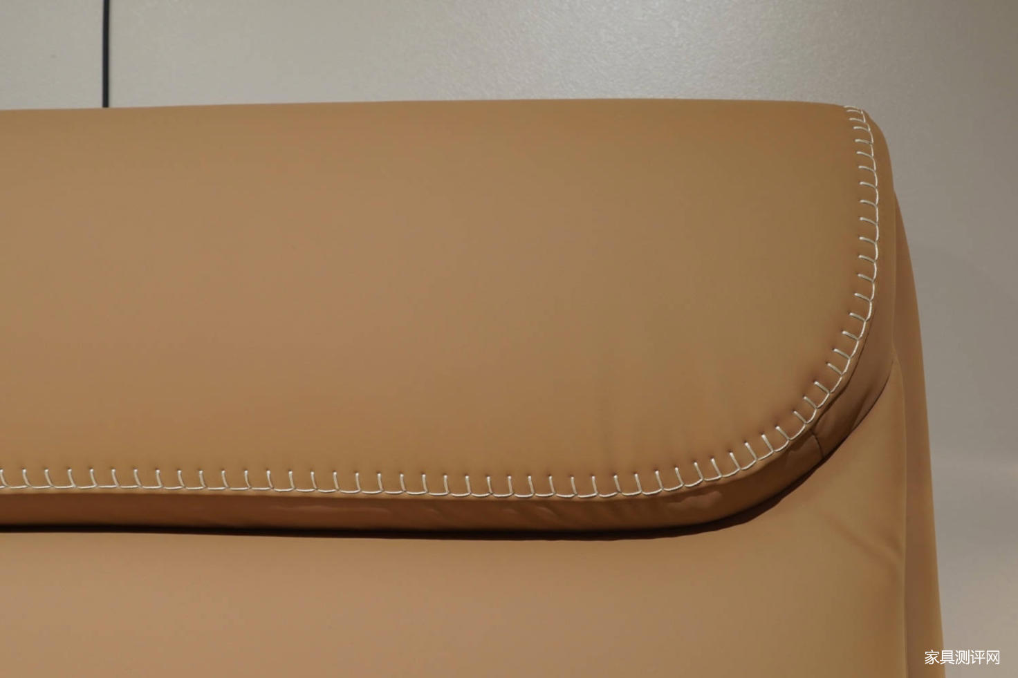 芝华仕5星软床测评:“手拿包”&“瑞士卷”造型有机结合 肤感面料和细节处理做足个性(型号:嘉美电动床架)(图10) image010.jpg