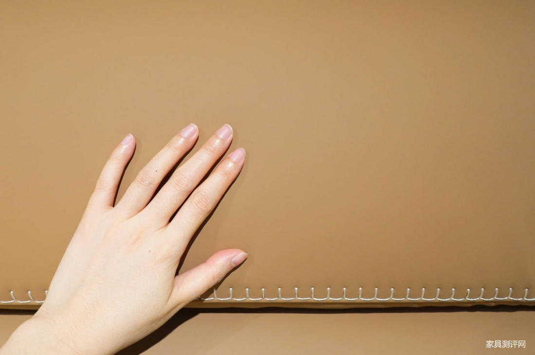 芝华仕5星软床测评:“手拿包”&“瑞士卷”造型有机结合 肤感面料和细节处理做足个性(型号:嘉美电动床架)(图8) image008.jpg