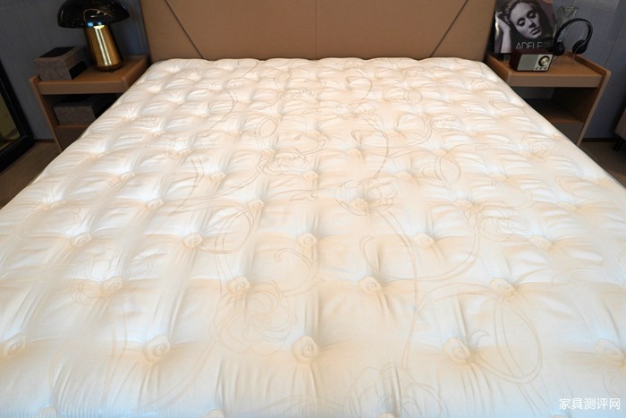 芝华仕5星床垫测评:极简美学设计 柔缓治愈睡感 让小家显高级有质感(型号:西奥多套床)(图24) 24_副本.jpg