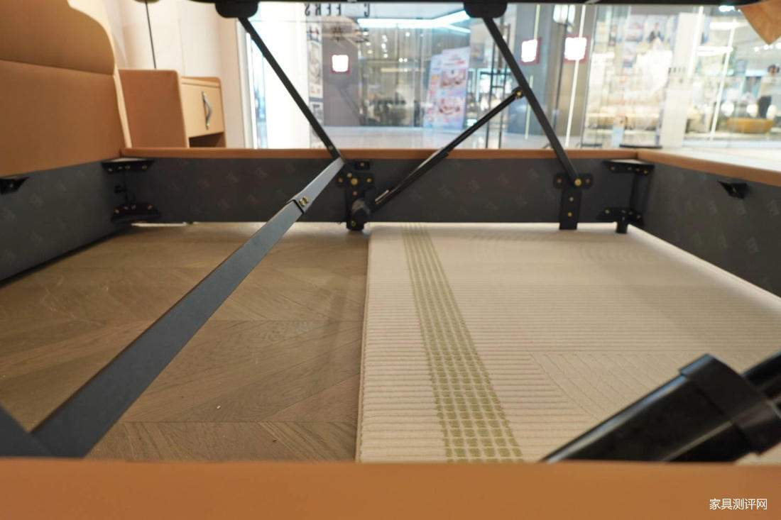 芝华仕5星软床测评:“手拿包”&“瑞士卷”造型有机结合 肤感面料和细节处理做足个性(型号:嘉美电动床架)(图21) image021.jpg