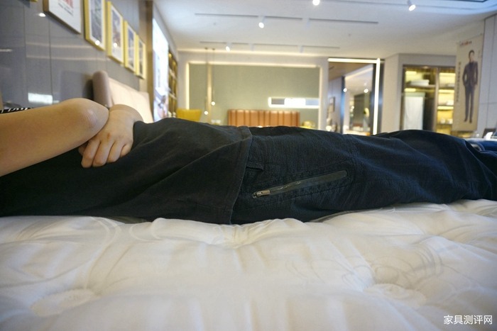 芝华仕5星床垫测评:极简美学设计 柔缓治愈睡感 让小家显高级有质感(型号:西奥多套床)(图32) 32_副本.jpg