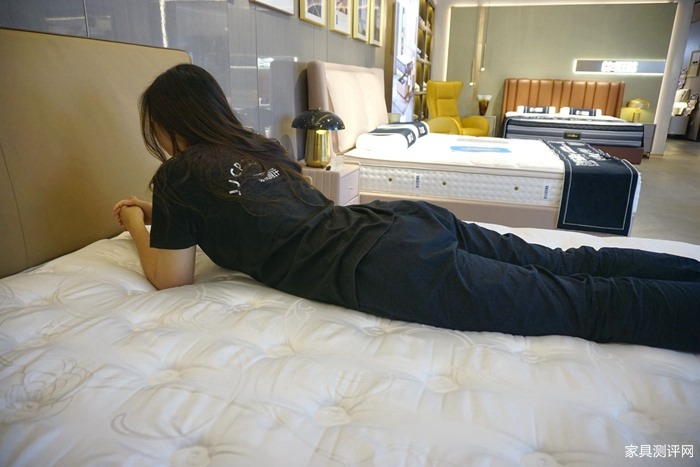 芝华仕5星床垫测评:极简美学设计 柔缓治愈睡感 让小家显高级有质感(型号:西奥多套床)(图37) 37_副本.jpg