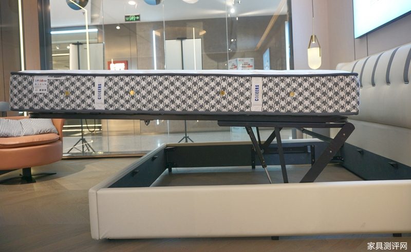 芝华仕5星软床测评:折耳造型显个性 细节加分 满足精致用户所需(型号:馨逸床架)(图17) 18.jpg