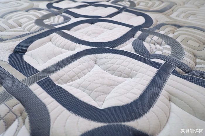 芝华仕5星床垫测评:兼容柔缓包裹与细腻承托 开启愉悦酣睡模式(型号:月星荣耀床垫)(图6) 6_副本.jpg