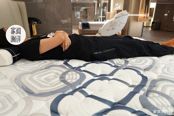 芝华仕5星床垫测评:兼容柔缓包裹与细腻承托 开启愉悦酣睡模式(型号:月星荣耀床垫)(图13) 13_副本.jpg